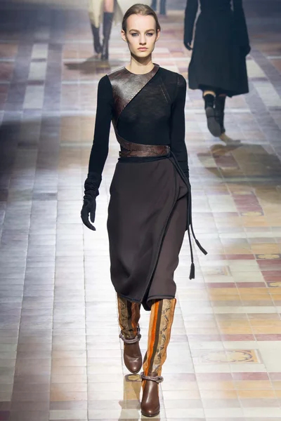 Look 9